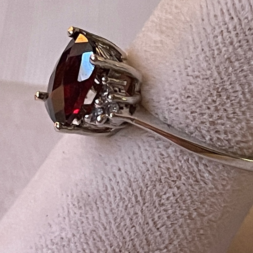 10K white gold 1.75 CTW Garnet & Diamonds ring BNWT - Picture 4 of 9